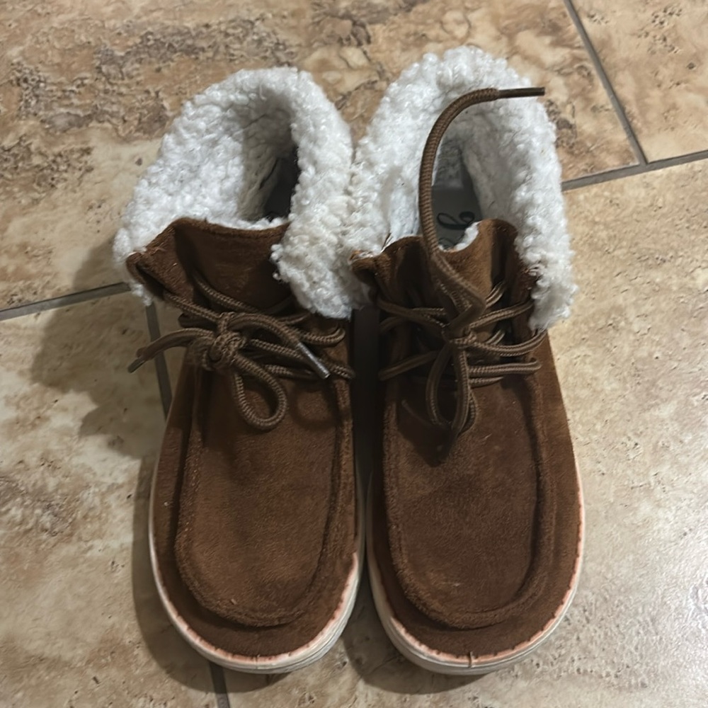 Girls shoes
